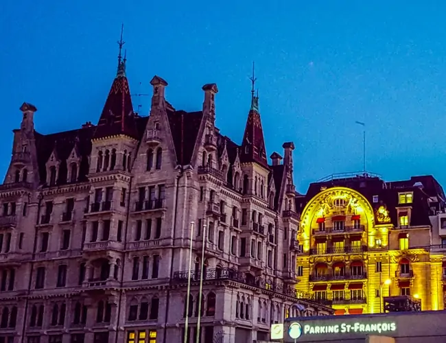 Traditional architecture all around. Those pretty small balconies speak for themselves!